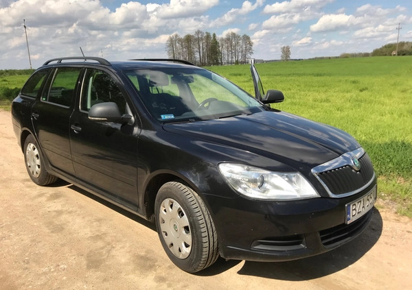 Skoda Octavia cena 15500 przebieg: 401000, rok produkcji 2013 z Zambrów małe 56
